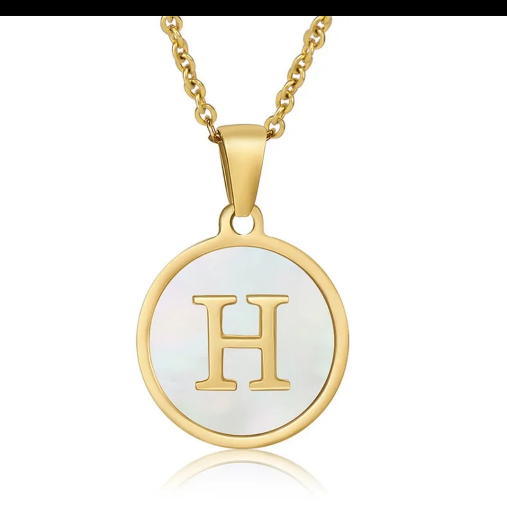 New gold plated stainless steel shell initial necklace - Picture 15 of 16